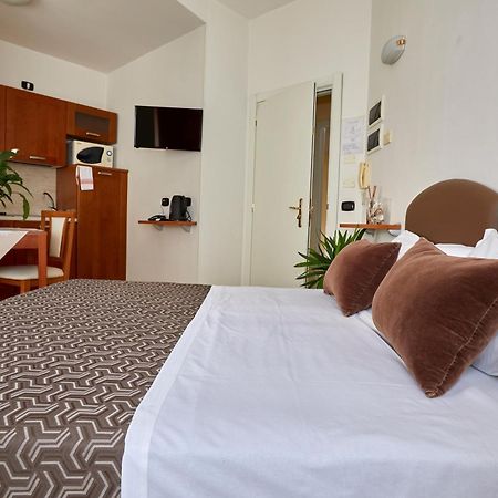 Residence Fellini Rimini Ngoại thất bức ảnh