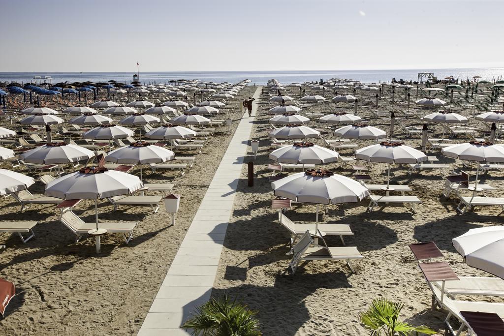 Residence Fellini Rimini Ngoại thất bức ảnh