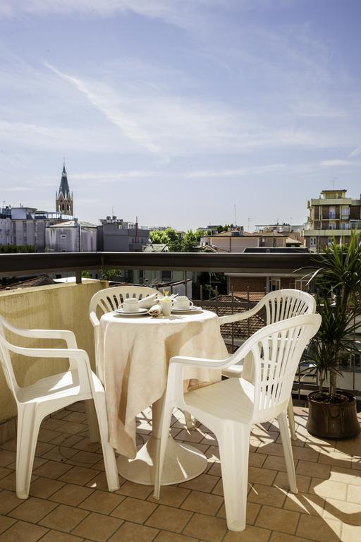 Residence Fellini Rimini Ngoại thất bức ảnh