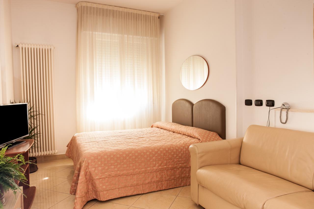 Residence Fellini Rimini Ngoại thất bức ảnh