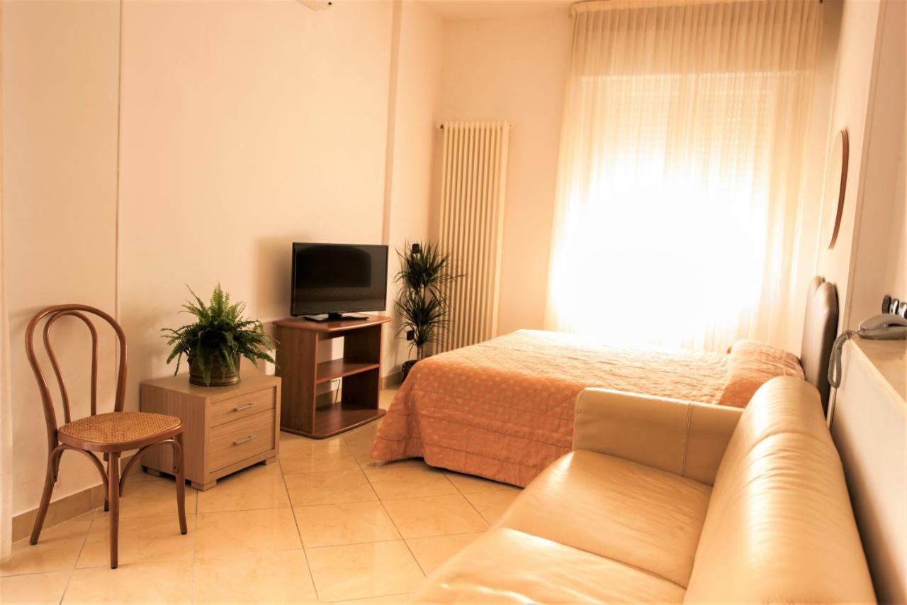 Residence Fellini Rimini Ngoại thất bức ảnh