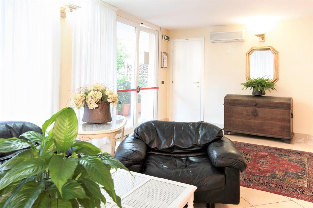 Residence Fellini Rimini Ngoại thất bức ảnh