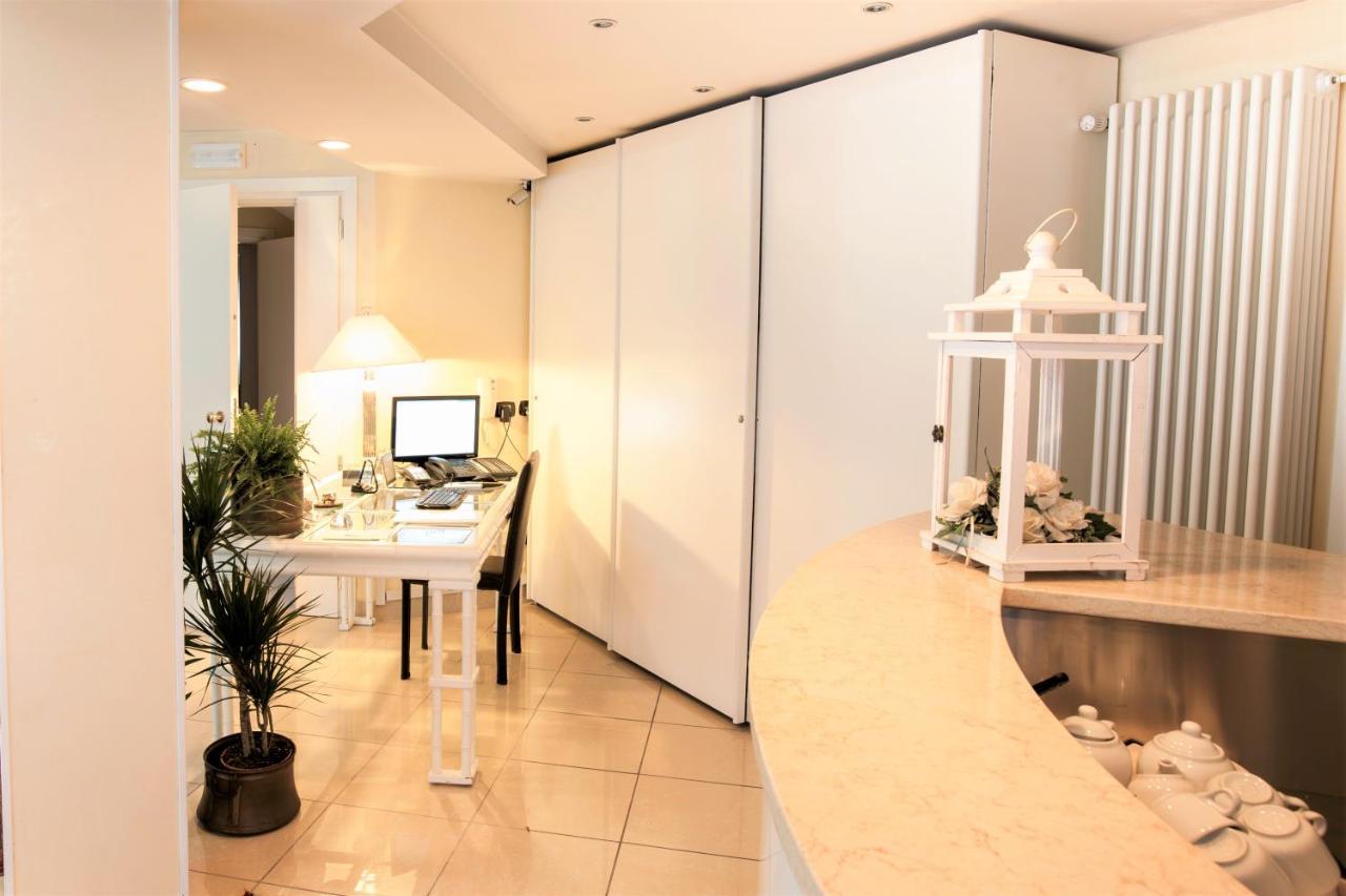 Residence Fellini Rimini Ngoại thất bức ảnh