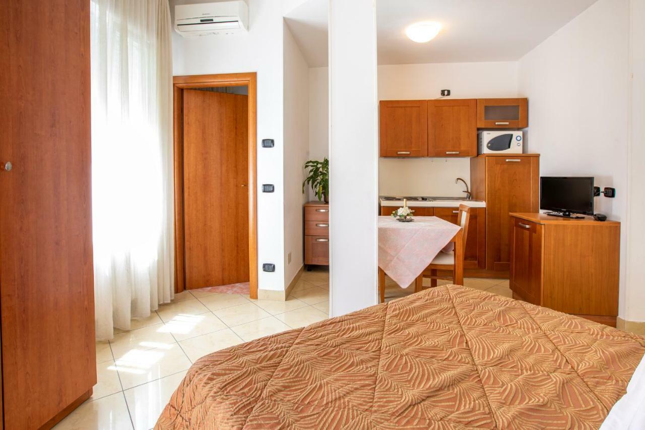 Residence Fellini Rimini Ngoại thất bức ảnh